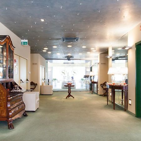 Hotel Senator กอร์กอนโซลา ภายนอก รูปภาพ