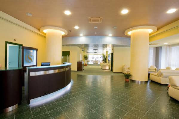 Hotel Senator กอร์กอนโซลา ภายนอก รูปภาพ