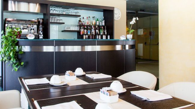 Hotel Senator กอร์กอนโซลา ร้านอาหาร รูปภาพ