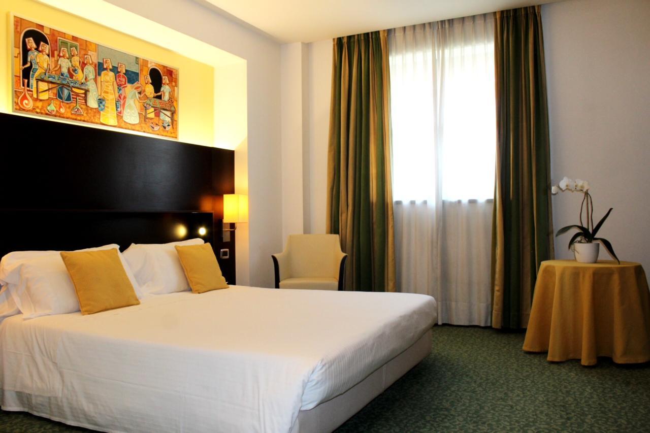 Hotel Senator กอร์กอนโซลา ภายนอก รูปภาพ